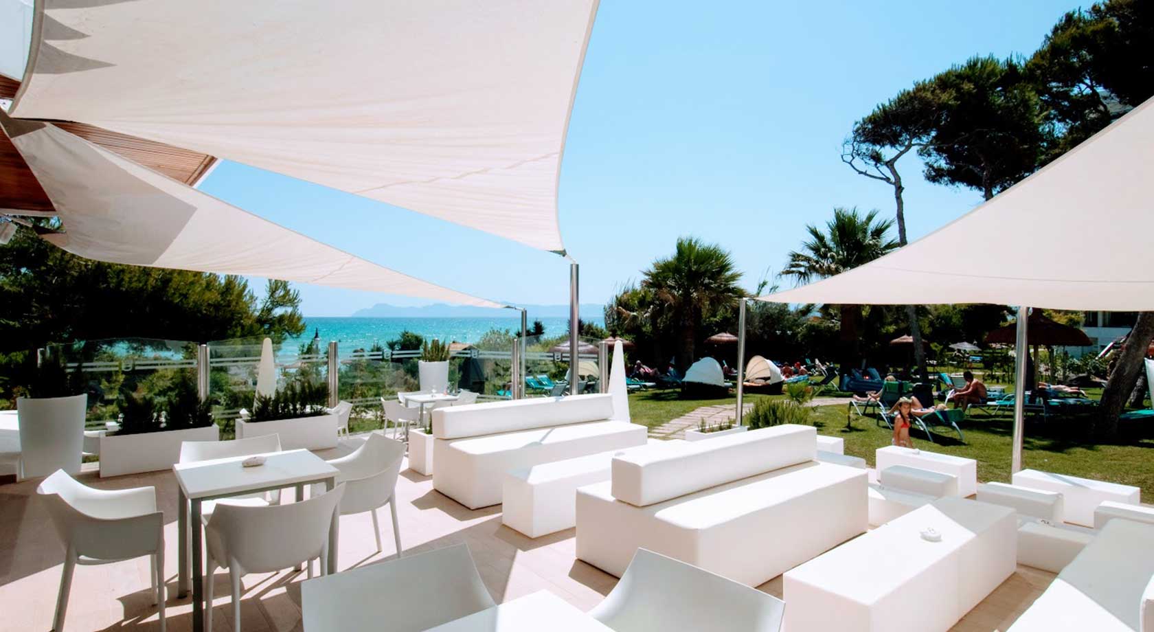 El Lago Cocktail Bar & Lounge playa espèranza resort