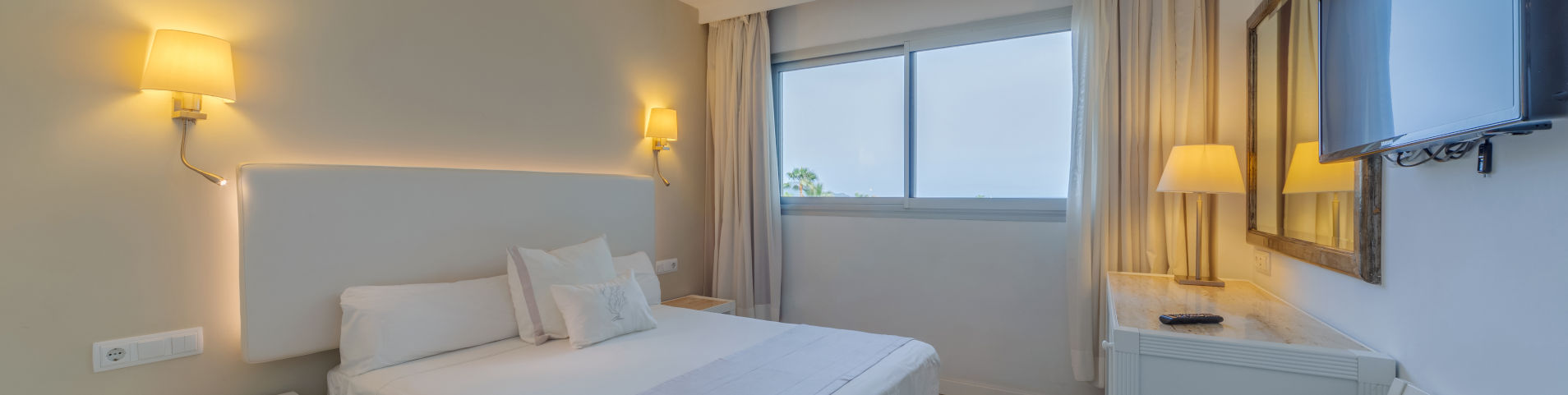 Double/ Twin room Low Cost without balcony