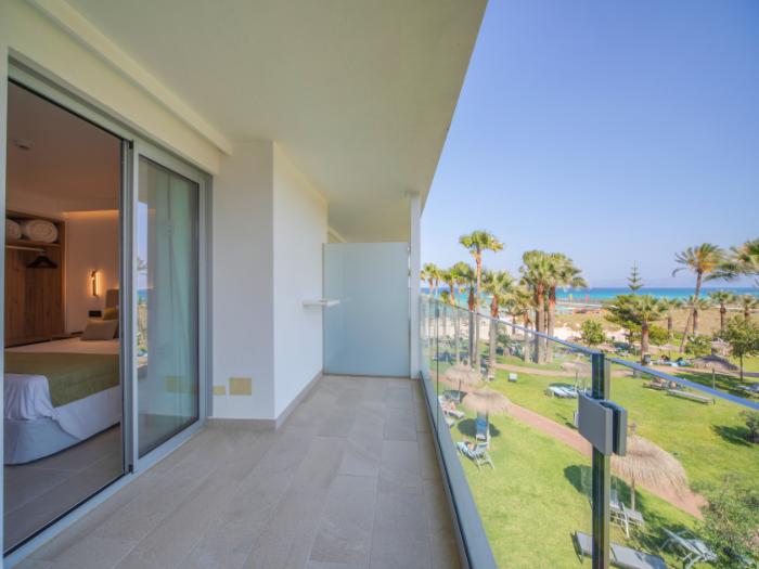 Apartments with lateral sea view 