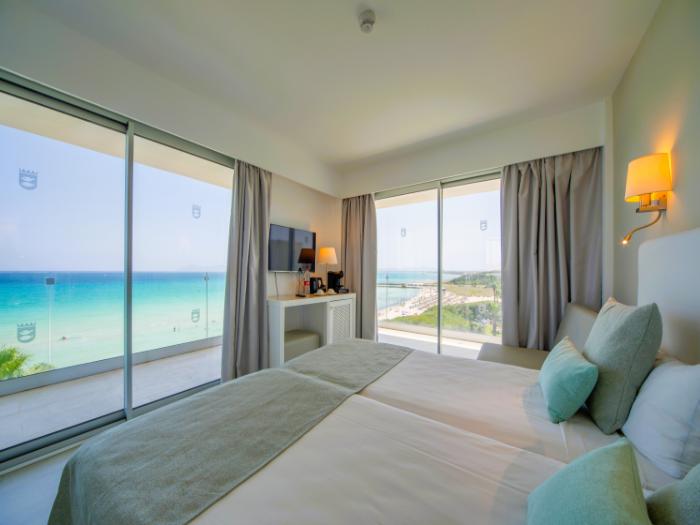 Twin room direct sea view 